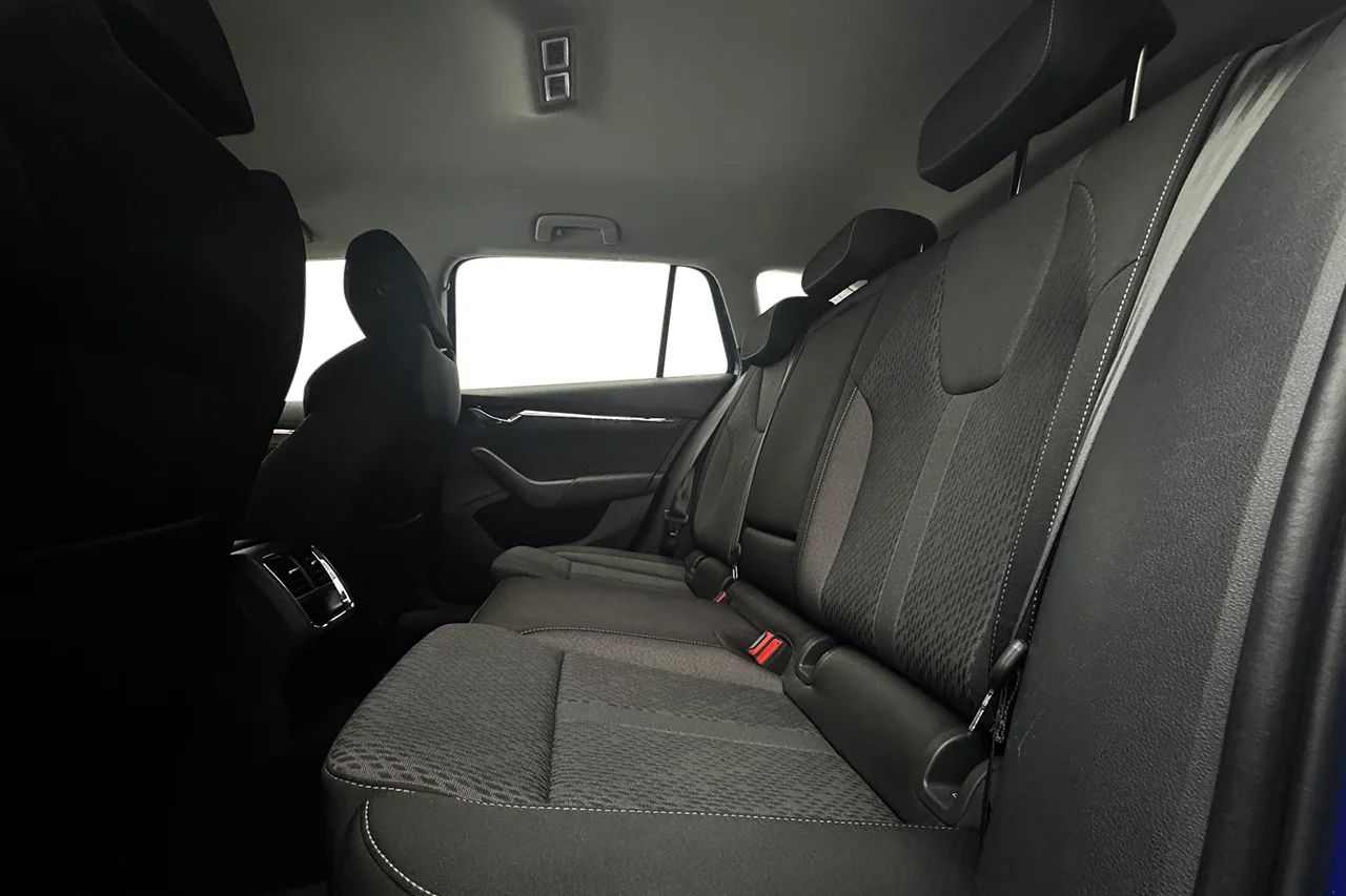 Škoda Octavia Kombi 1.0 TSI Style Cockpit Kamera SmartLink MOMS 110hk – bild 13 av 32