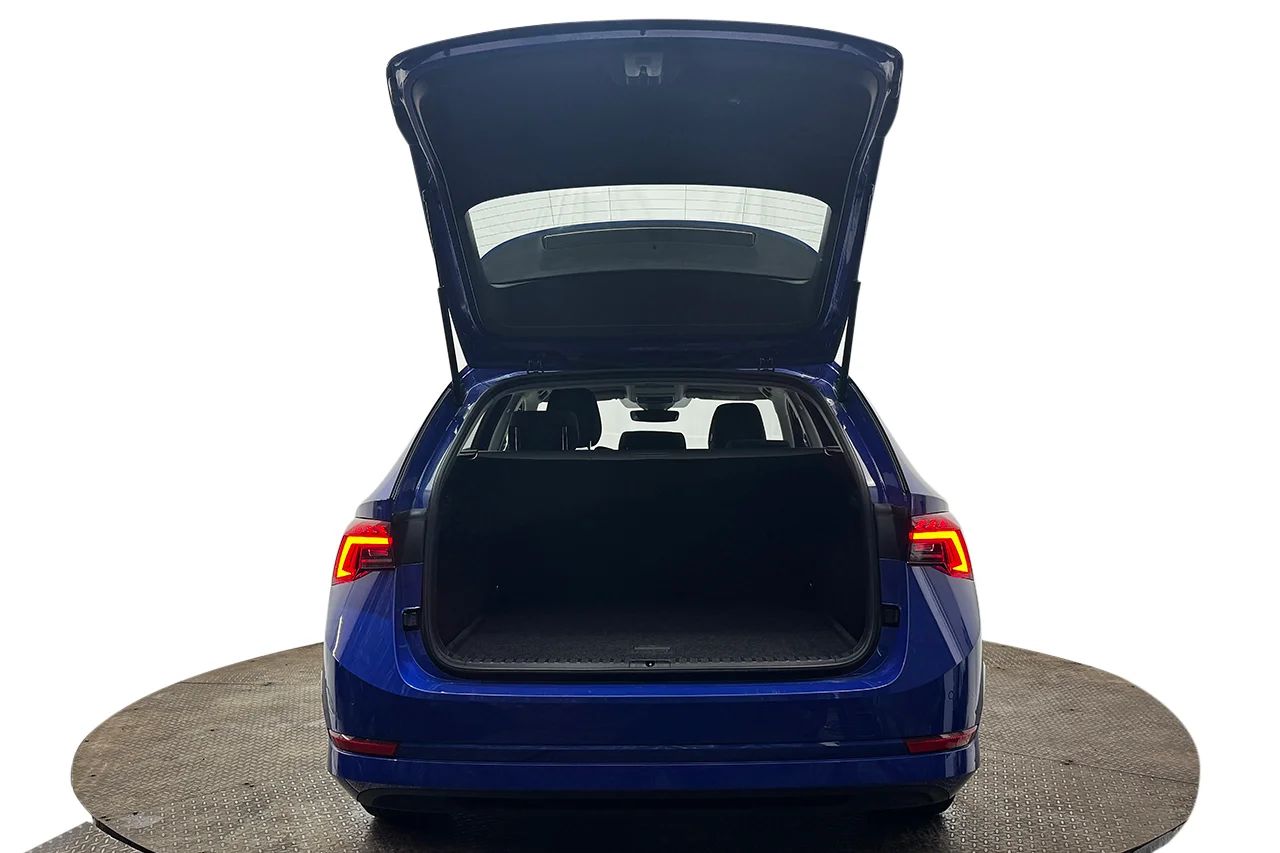 Škoda Octavia Kombi 1.0 TSI Style Cockpit Kamera SmartLink MOMS 110hk – bild 7 av 32