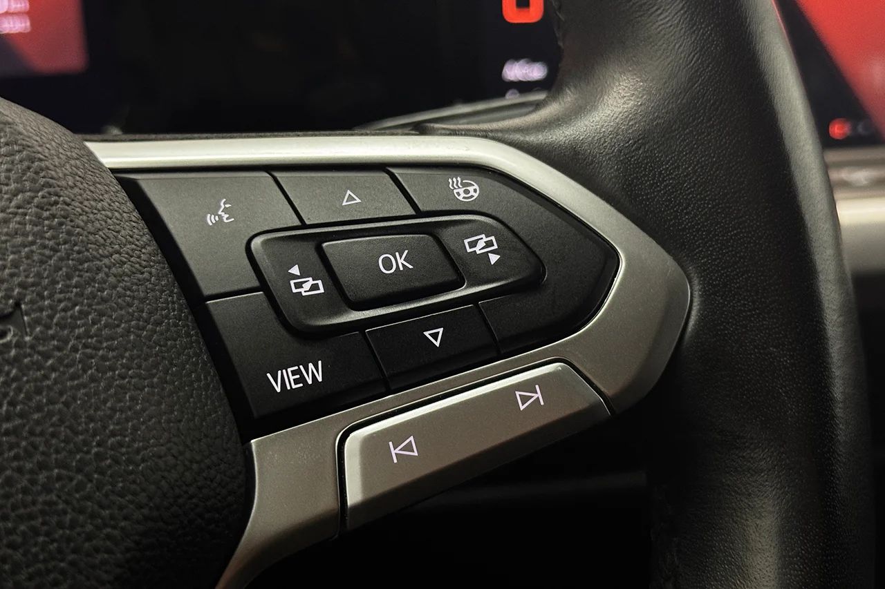 Volkswagen Golf 1.0 eTSI Aut Vinterpkt Cockpit AdaptivFH 110hk – bild 19 av 29