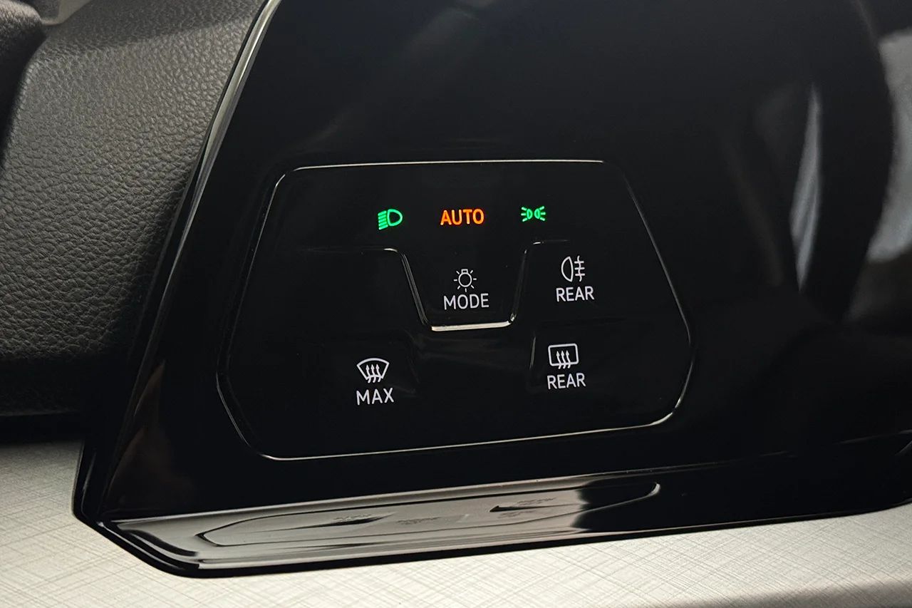 Volkswagen Golf 1.0 eTSI Aut Vinterpkt Cockpit AdaptivFH 110hk – bild 27 av 29