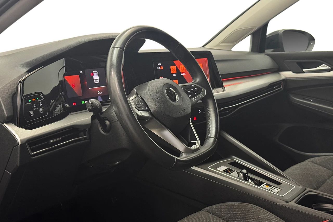 Volkswagen Golf 1.0 eTSI Aut Vinterpkt Cockpit AdaptivFH 110hk – bild 12 av 29