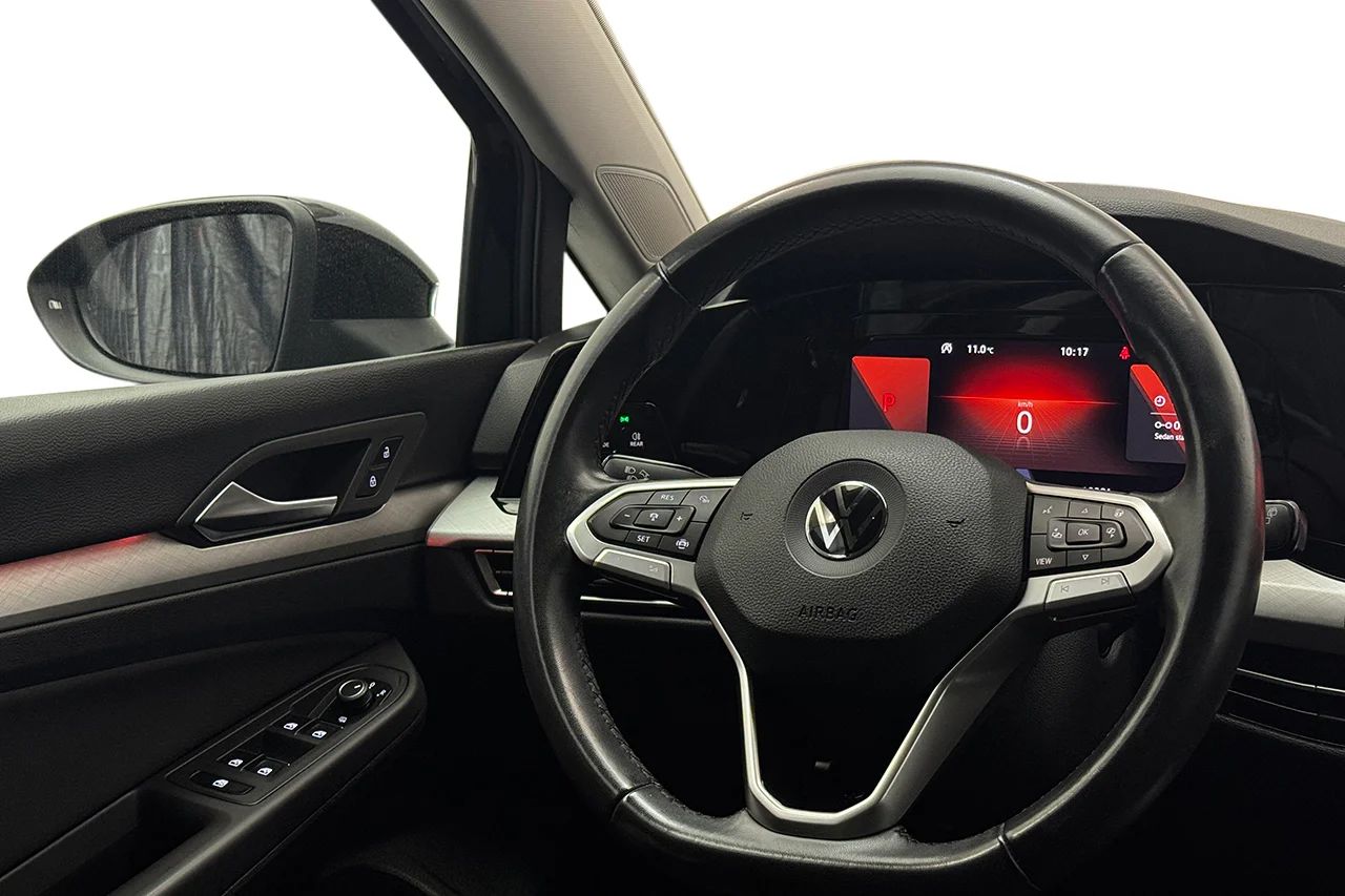Volkswagen Golf 1.0 eTSI Aut Vinterpkt Cockpit AdaptivFH 110hk – bild 16 av 29