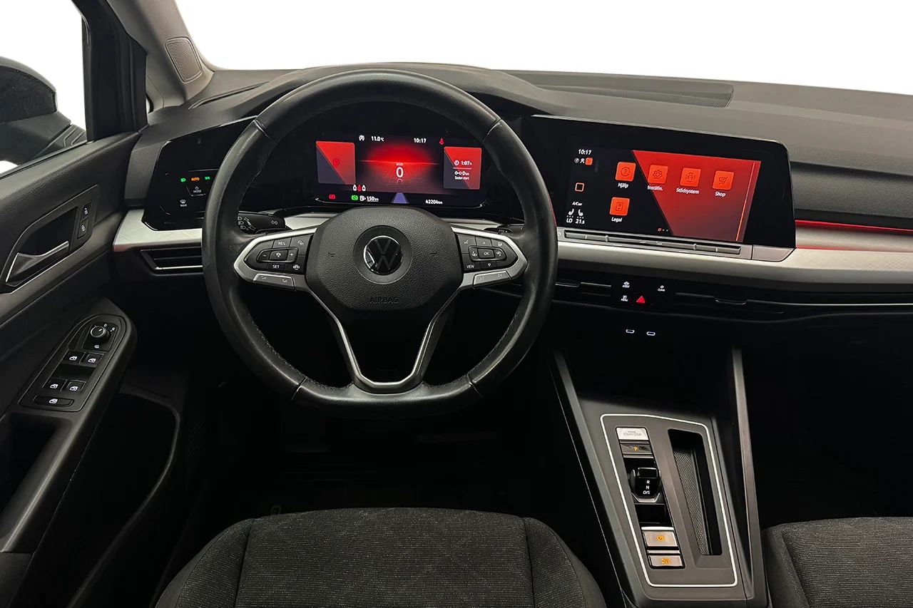 Volkswagen Golf 1.0 eTSI Aut Vinterpkt Cockpit AdaptivFH 110hk – bild 17 av 29