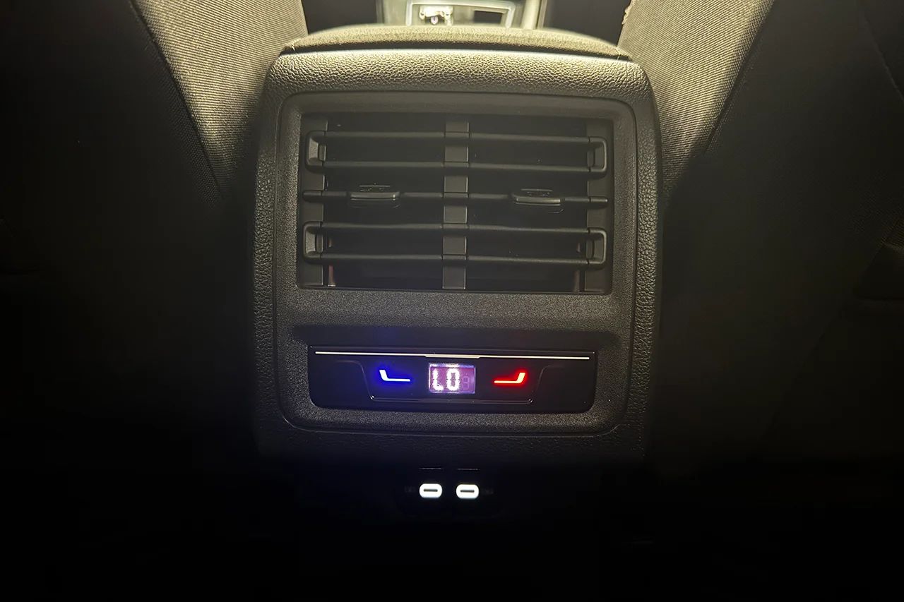 Volkswagen Golf 1.0 eTSI Aut Vinterpkt Cockpit AdaptivFH 110hk – bild 13 av 29