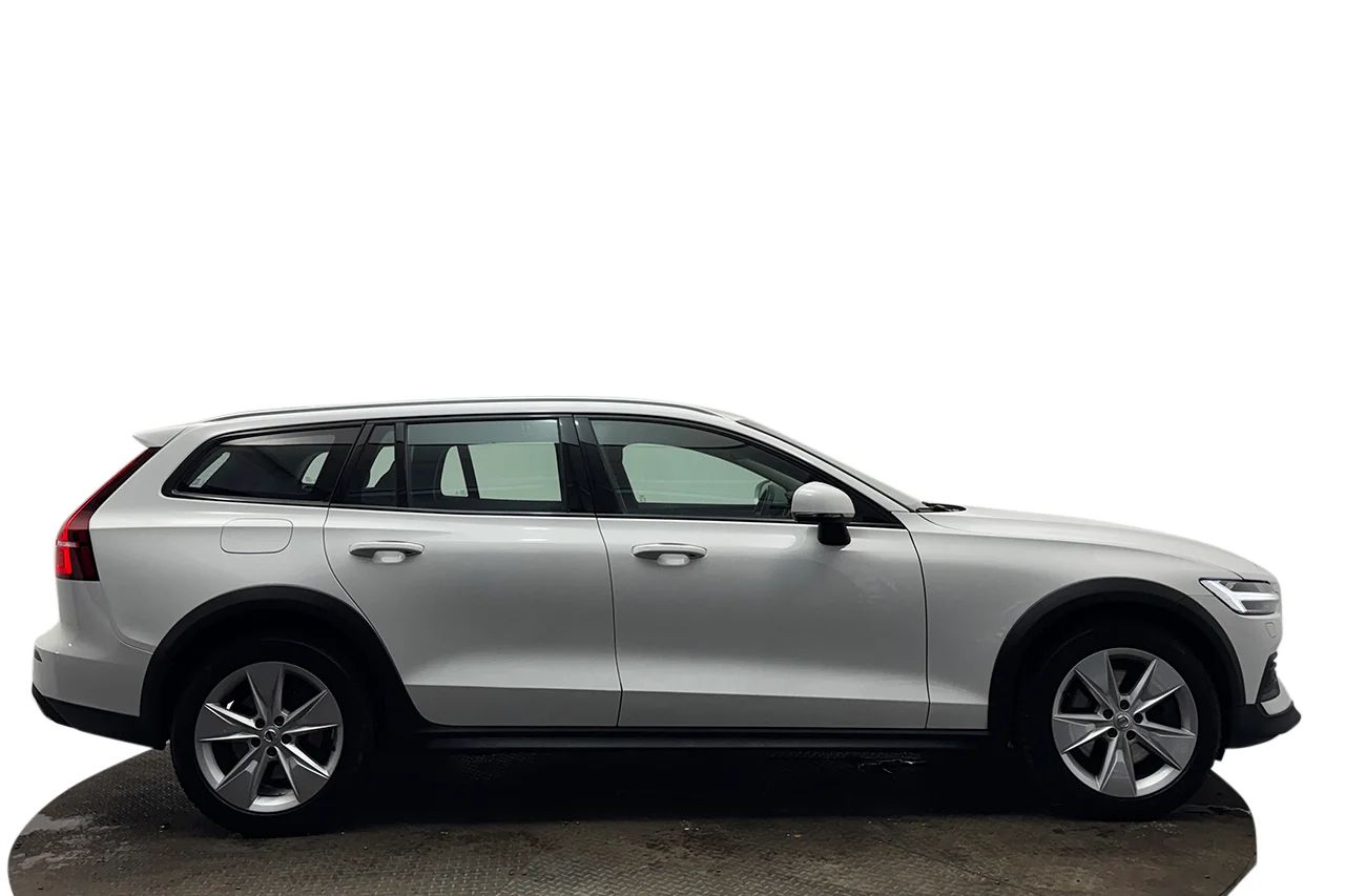 Volvo V60 Cross Country B4 AWD Advanced Navi Pro Ed Drag Navi Kamera Värmare 197hk – bild 4 av 37