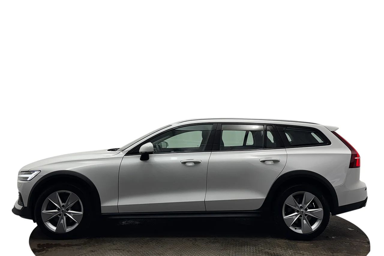Volvo V60 Cross Country B4 AWD Advanced Navi Pro Ed Drag Navi Kamera Värmare 197hk – bild 9 av 37