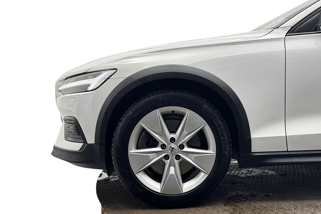 Volvo V60 Cross Country B4 AWD Advanced Navi Pro Ed Drag Navi Kamera Värmare 197hk – bild 10 av 37