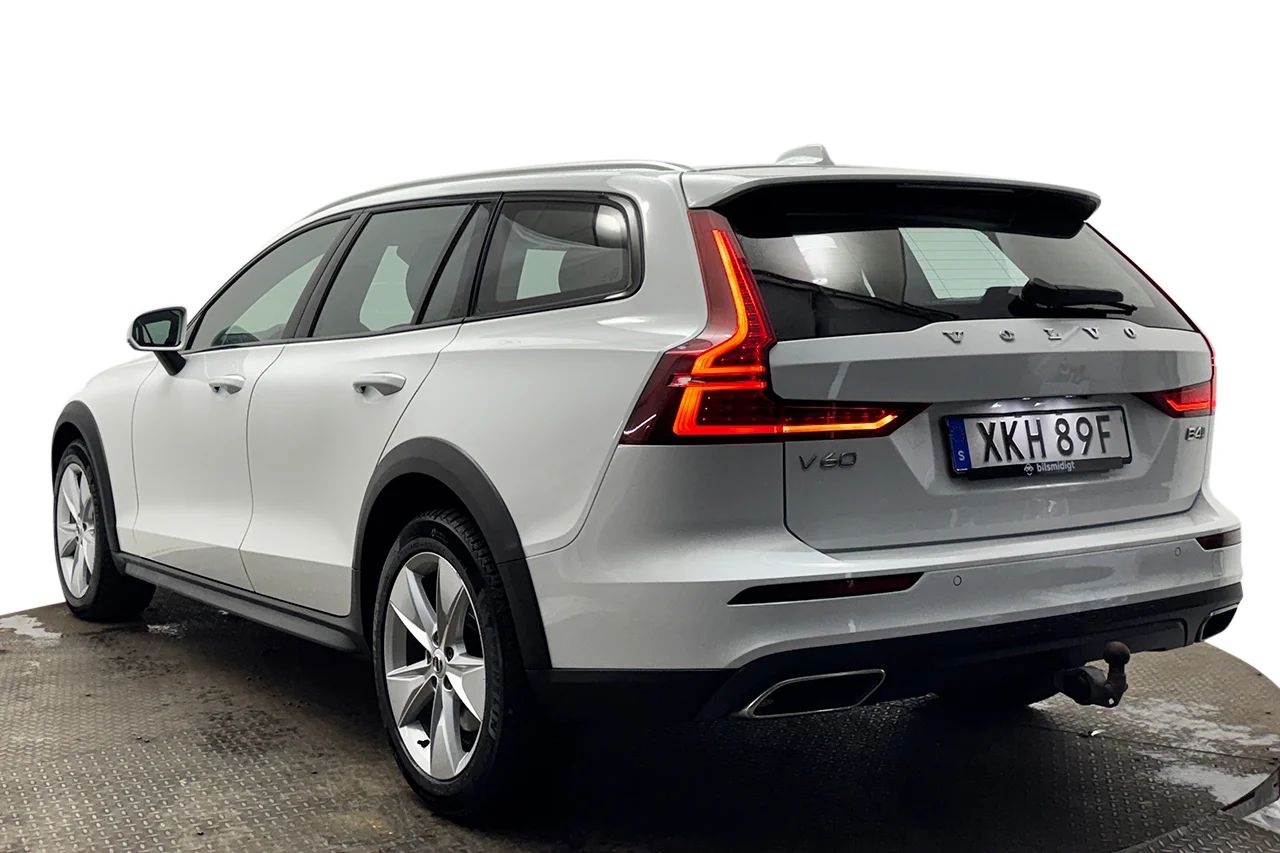 Volvo V60 Cross Country B4 AWD Advanced Navi Pro Ed Drag Navi Kamera Värmare 197hk – bild 8 av 37