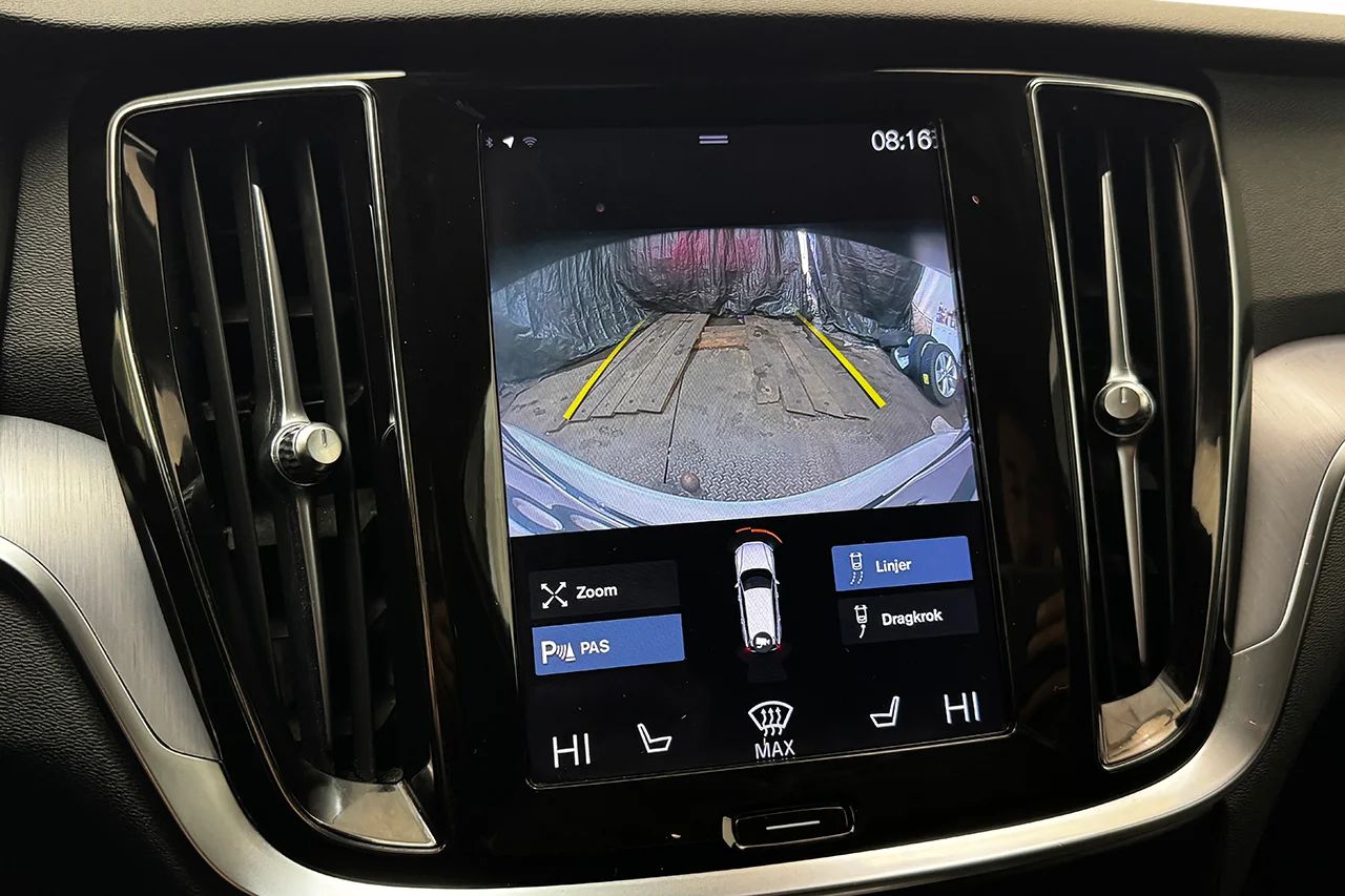 Volvo V60 Cross Country B4 AWD Advanced Navi Pro Ed Drag Navi Kamera Värmare 197hk – bild 22 av 37