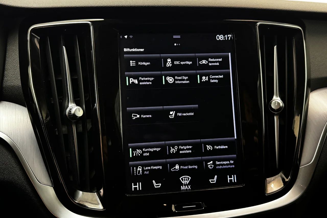 Volvo V60 Cross Country B4 AWD Advanced Navi Pro Ed Drag Navi Kamera Värmare 197hk – bild 25 av 37