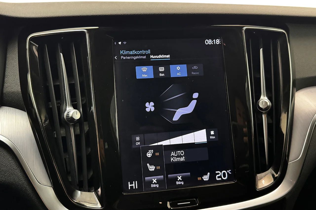 Volvo V60 Cross Country B4 AWD Advanced Navi Pro Ed Drag Navi Kamera Värmare 197hk – bild 23 av 37