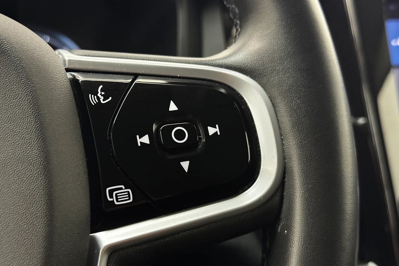 Volvo V60 Cross Country B4 AWD Advanced Navi Pro Ed Drag Navi Kamera Värmare 197hk – bild 20 av 37
