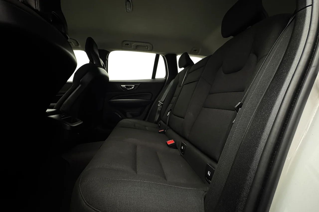 Volvo V60 Cross Country B4 AWD Advanced Navi Pro Ed Drag Navi Kamera Värmare 197hk – bild 14 av 37