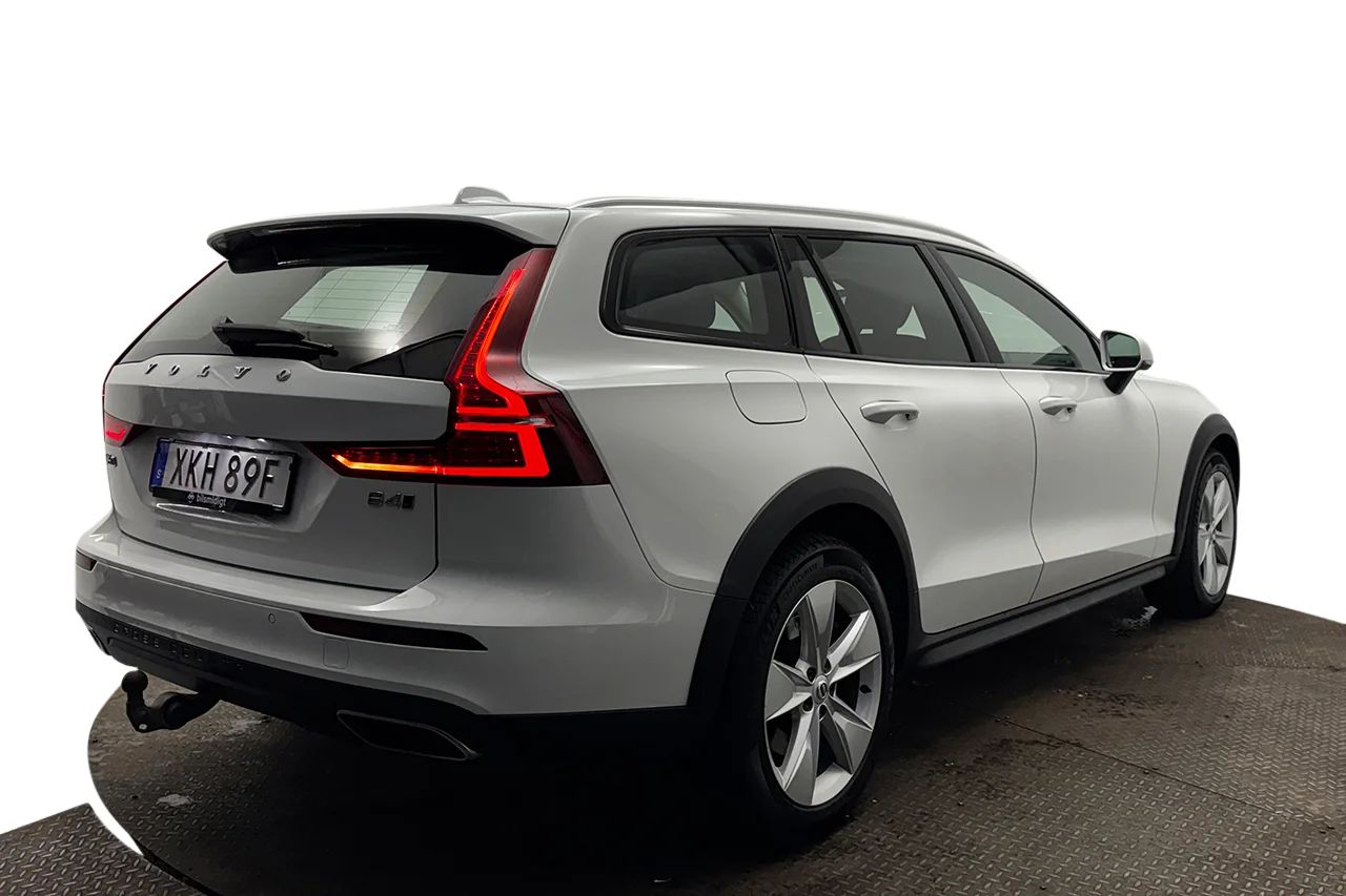 Volvo V60 Cross Country B4 AWD Advanced Navi Pro Ed Drag Navi Kamera Värmare 197hk – bild 5 av 37