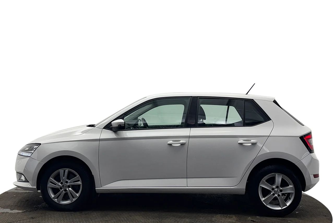 Skoda Fabia 1.0 TSI Automat Ambition Högerstyrd P-Sensorer App-Connect 95hk – bild 9 av 28