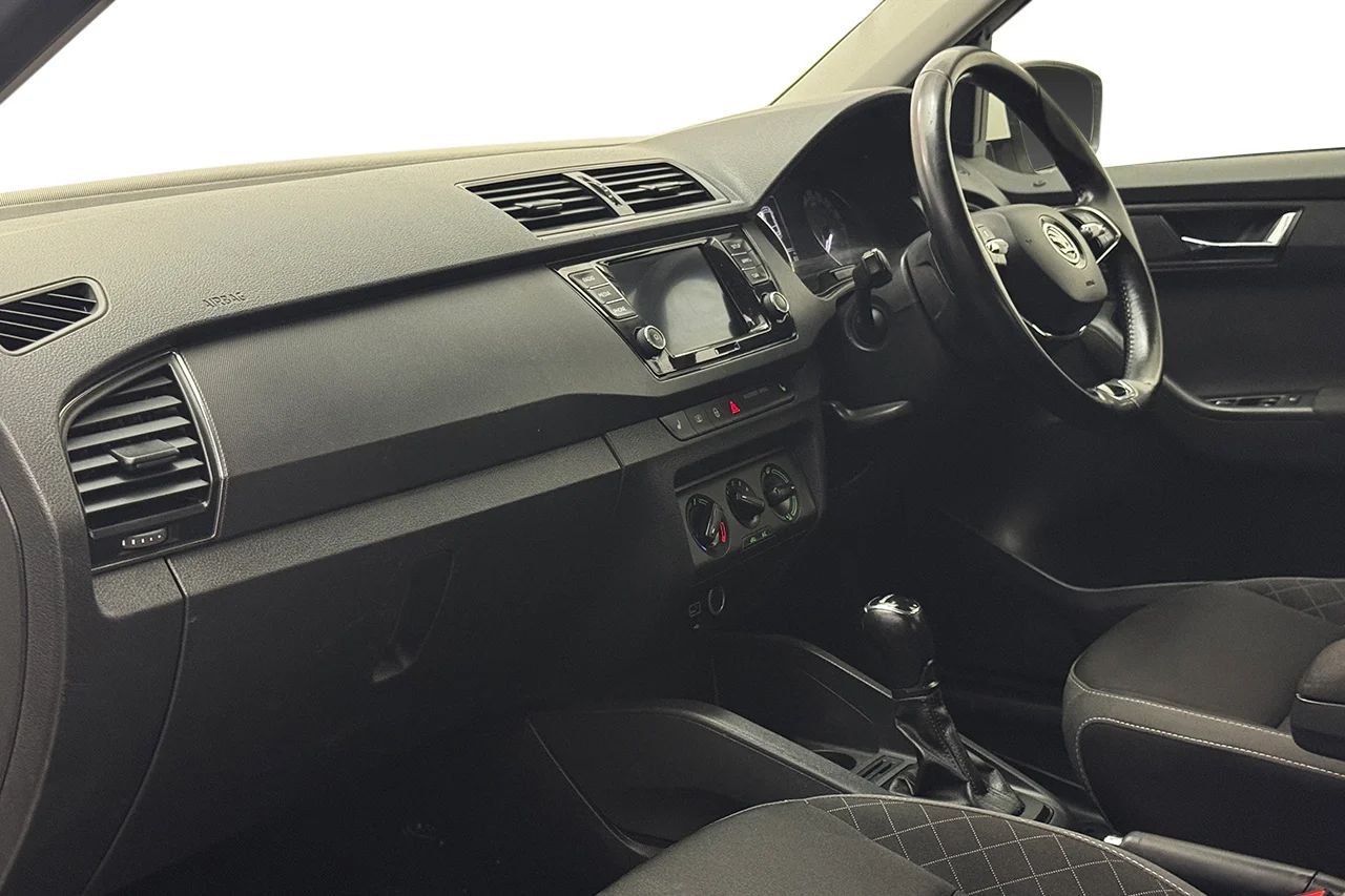 Skoda Fabia 1.0 TSI Automat Ambition Högerstyrd P-Sensorer App-Connect 95hk – bild 11 av 28