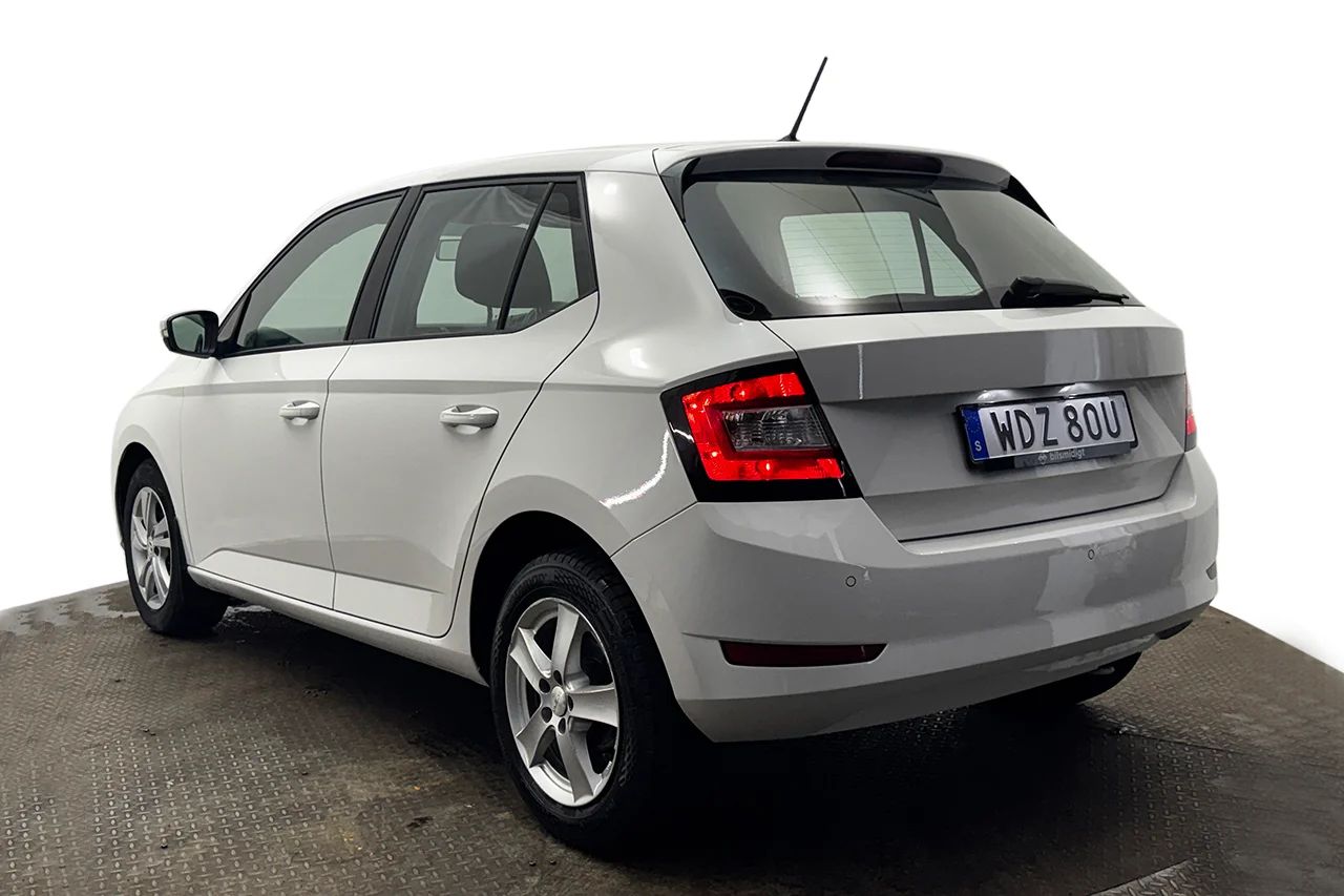 Skoda Fabia 1.0 TSI Automat Ambition Högerstyrd P-Sensorer App-Connect 95hk – bild 8 av 28