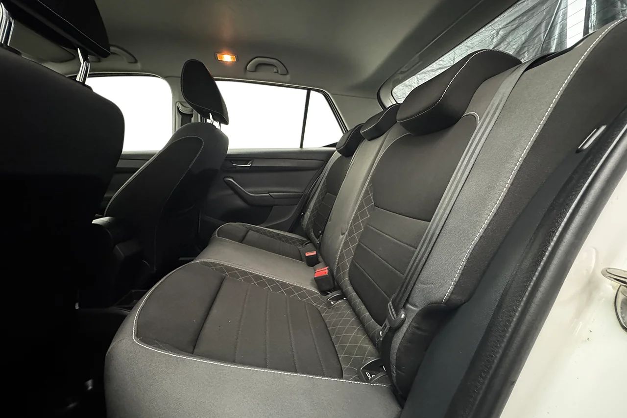Skoda Fabia 1.0 TSI Automat Ambition Högerstyrd P-Sensorer App-Connect 95hk – bild 12 av 28