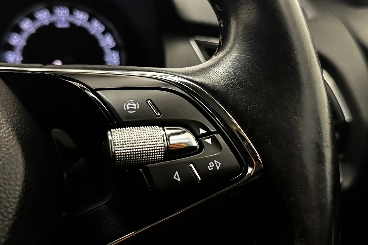 Skoda Fabia 1.0 TSI Automat Ambition Högerstyrd P-Sensorer App-Connect 95hk – bild 19 av 28