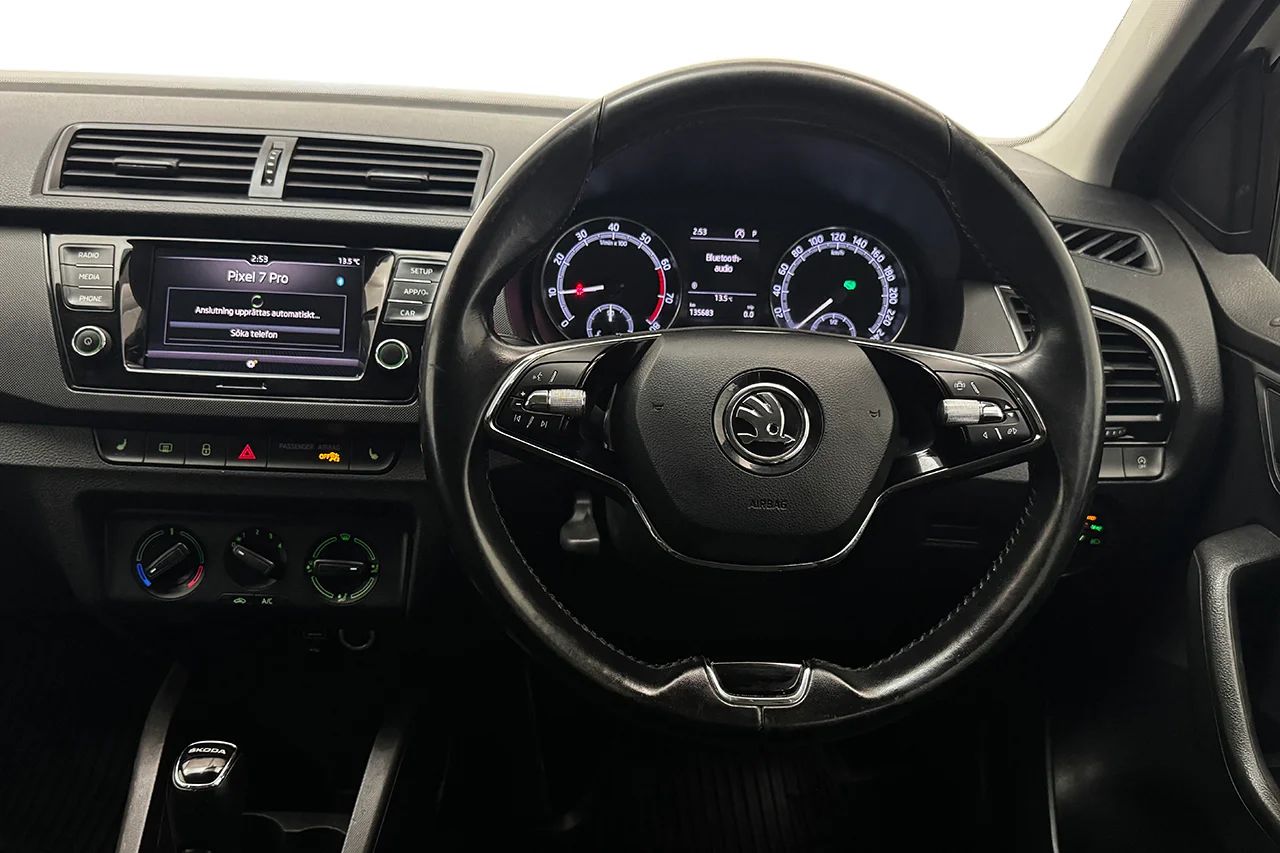 Skoda Fabia 1.0 TSI Automat Ambition Högerstyrd P-Sensorer App-Connect 95hk – bild 17 av 28