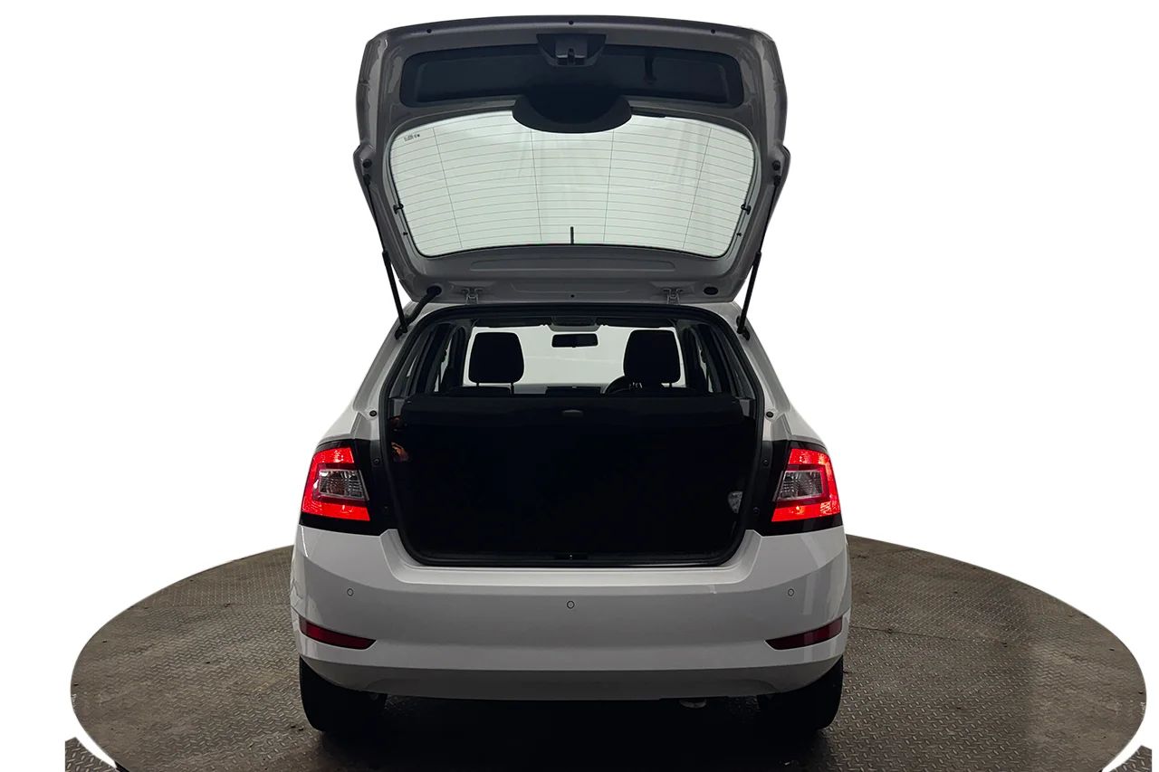 Skoda Fabia 1.0 TSI Automat Ambition Högerstyrd P-Sensorer App-Connect 95hk – bild 7 av 28