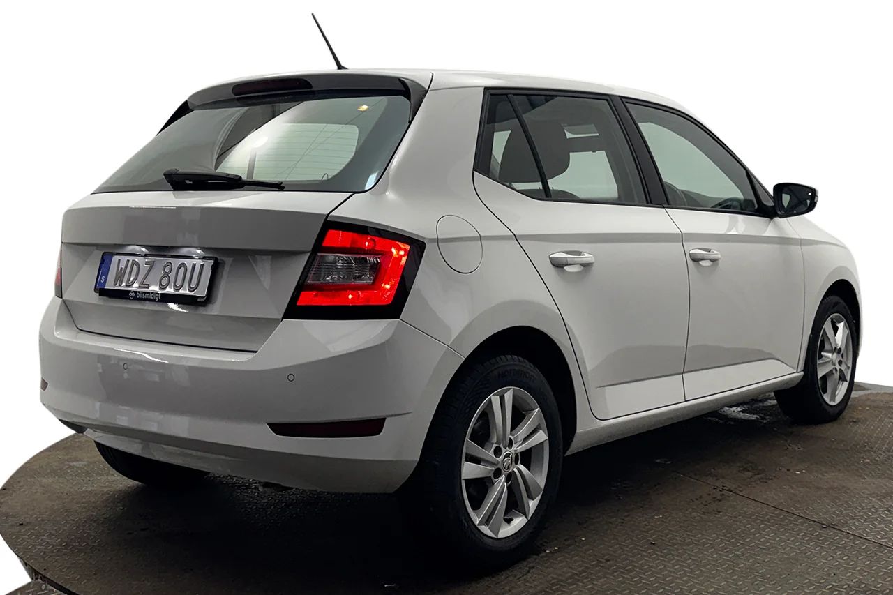 Skoda Fabia 1.0 TSI Automat Ambition Högerstyrd P-Sensorer App-Connect 95hk – bild 5 av 28