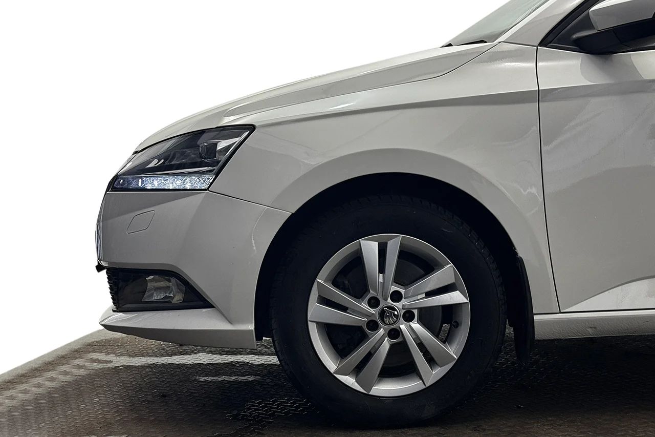 Skoda Fabia 1.0 TSI Automat Ambition Högerstyrd P-Sensorer App-Connect 95hk – bild 10 av 28