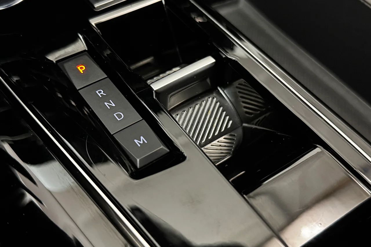 Peugeot 3008 1.2 PureTech GT Navi Kamera Delläder Cockpit MOMS – bild 28 av 30