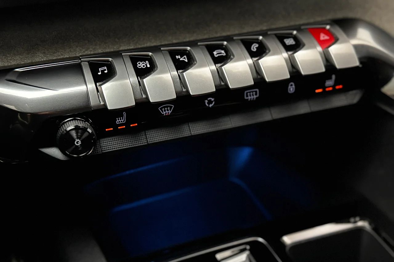 Peugeot 3008 1.2 PureTech GT Navi Kamera Delläder Cockpit MOMS – bild 26 av 30