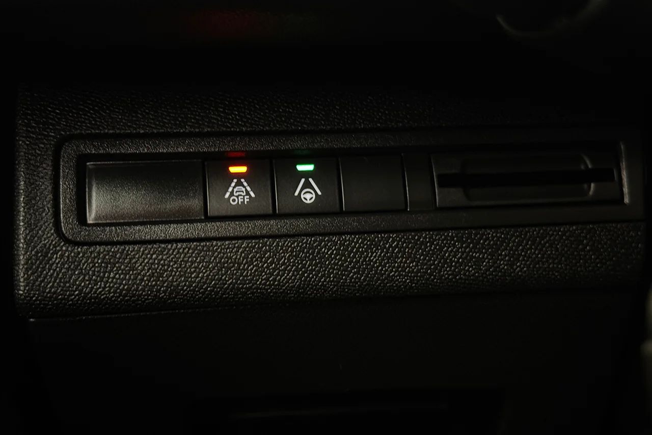 Peugeot 3008 1.2 PureTech GT Navi Kamera Delläder Cockpit MOMS – bild 29 av 30