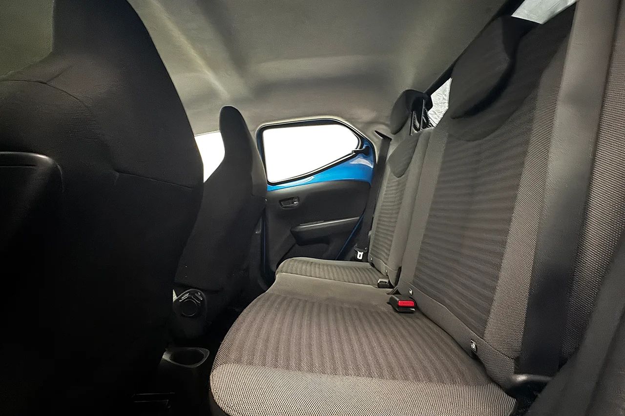 Toyota Aygo 5-dörr 1.0 VVT-i X-Play Kupévärmare Filassist Kamkedja 72hk – bild 14 av 27