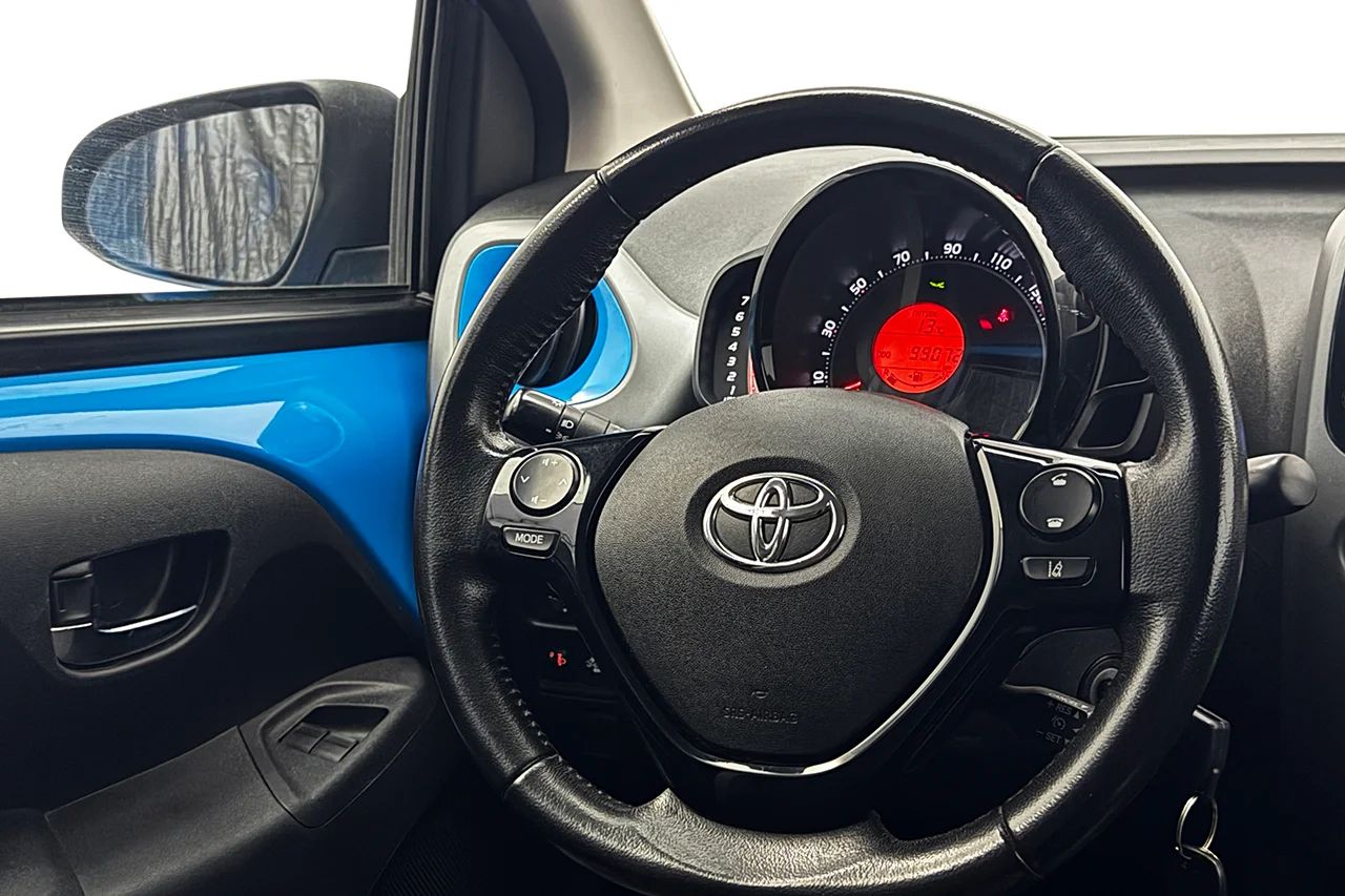 Toyota Aygo 5-dörr 1.0 VVT-i X-Play Kupévärmare Filassist Kamkedja 72hk – bild 16 av 27