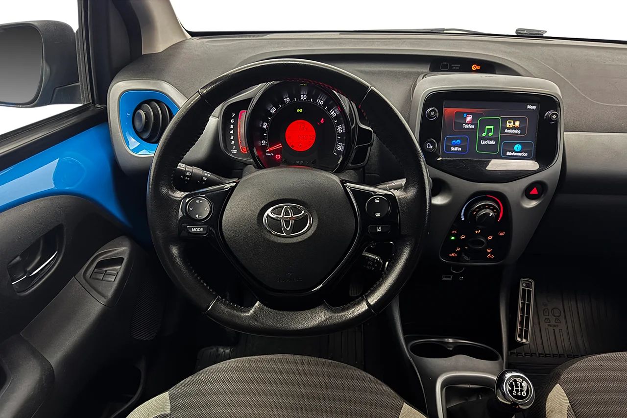 Toyota Aygo 5-dörr 1.0 VVT-i X-Play Kupévärmare Filassist Kamkedja 72hk – bild 17 av 27