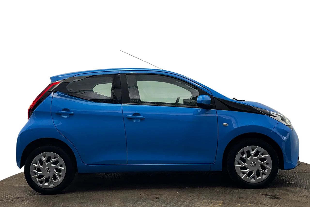 Toyota Aygo 5-dörr 1.0 VVT-i X-Play Kupévärmare Filassist Kamkedja 72hk – bild 4 av 27