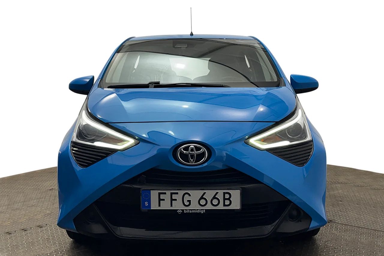 Toyota Aygo 5-dörr 1.0 VVT-i X-Play Kupévärmare Filassist Kamkedja 72hk – bild 2 av 27