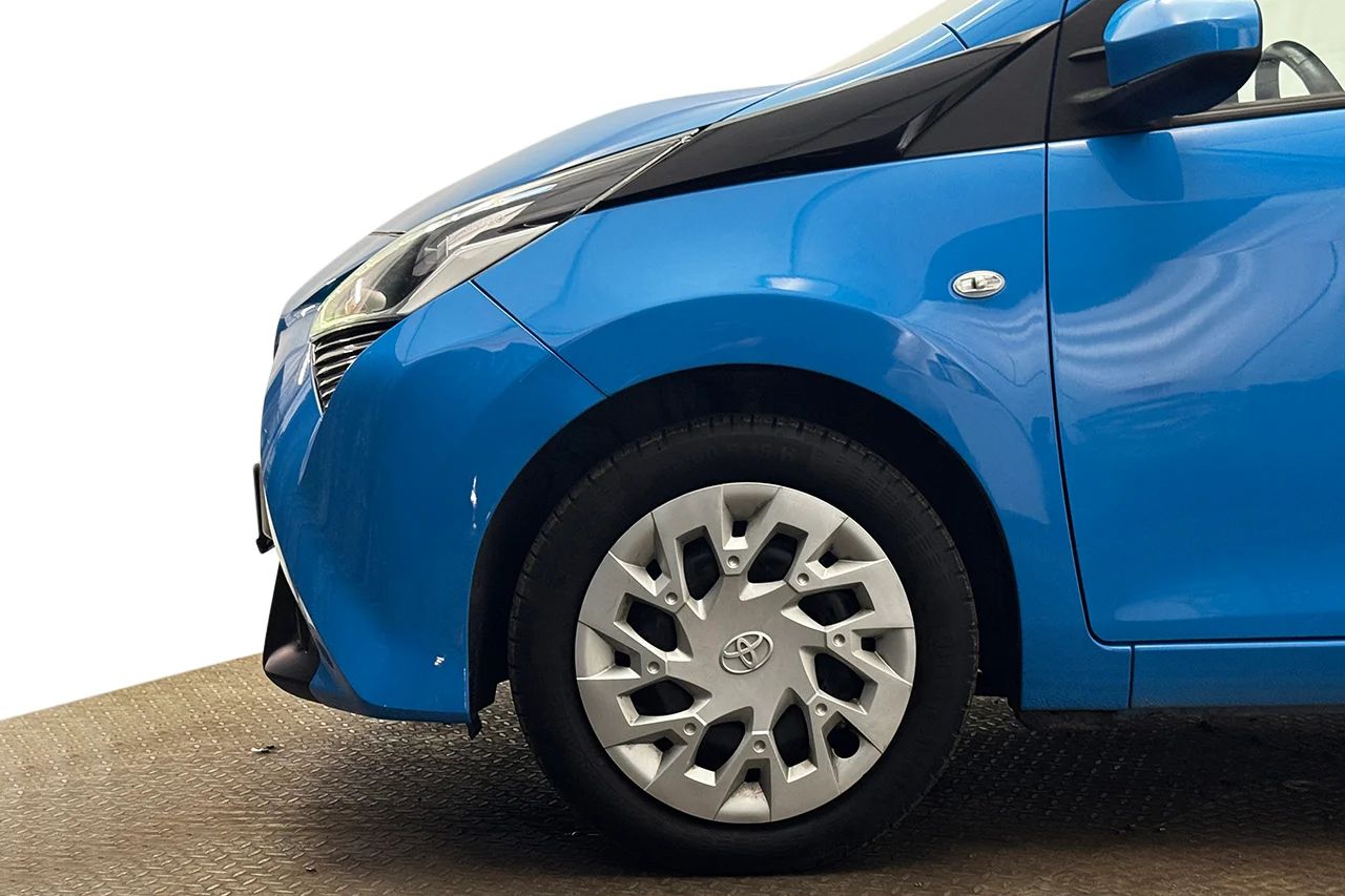 Toyota Aygo 5-dörr 1.0 VVT-i X-Play Kupévärmare Filassist Kamkedja 72hk – bild 10 av 27