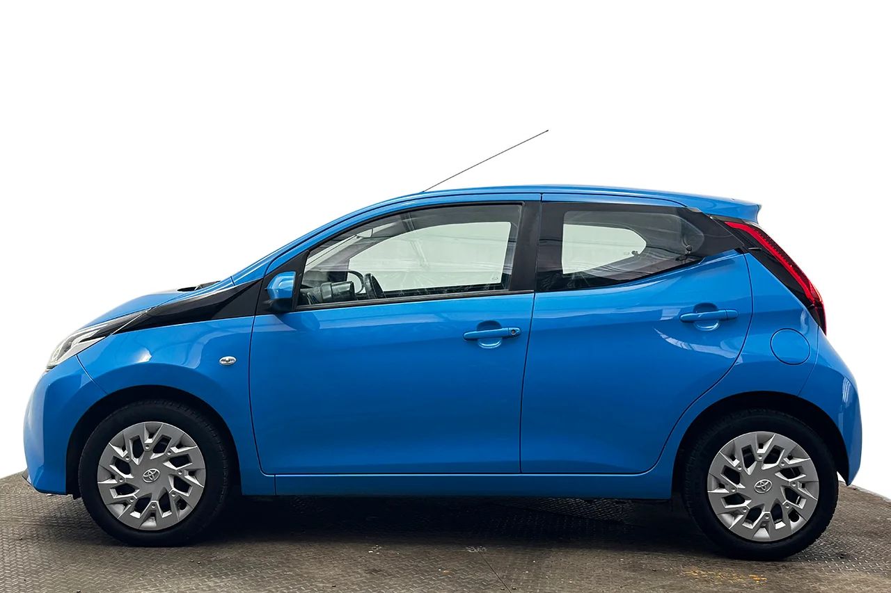 Toyota Aygo 5-dörr 1.0 VVT-i X-Play Kupévärmare Filassist Kamkedja 72hk – bild 9 av 27