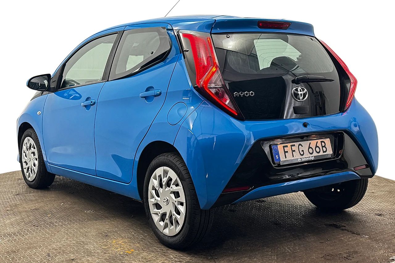 Toyota Aygo 5-dörr 1.0 VVT-i X-Play Kupévärmare Filassist Kamkedja 72hk – bild 8 av 27