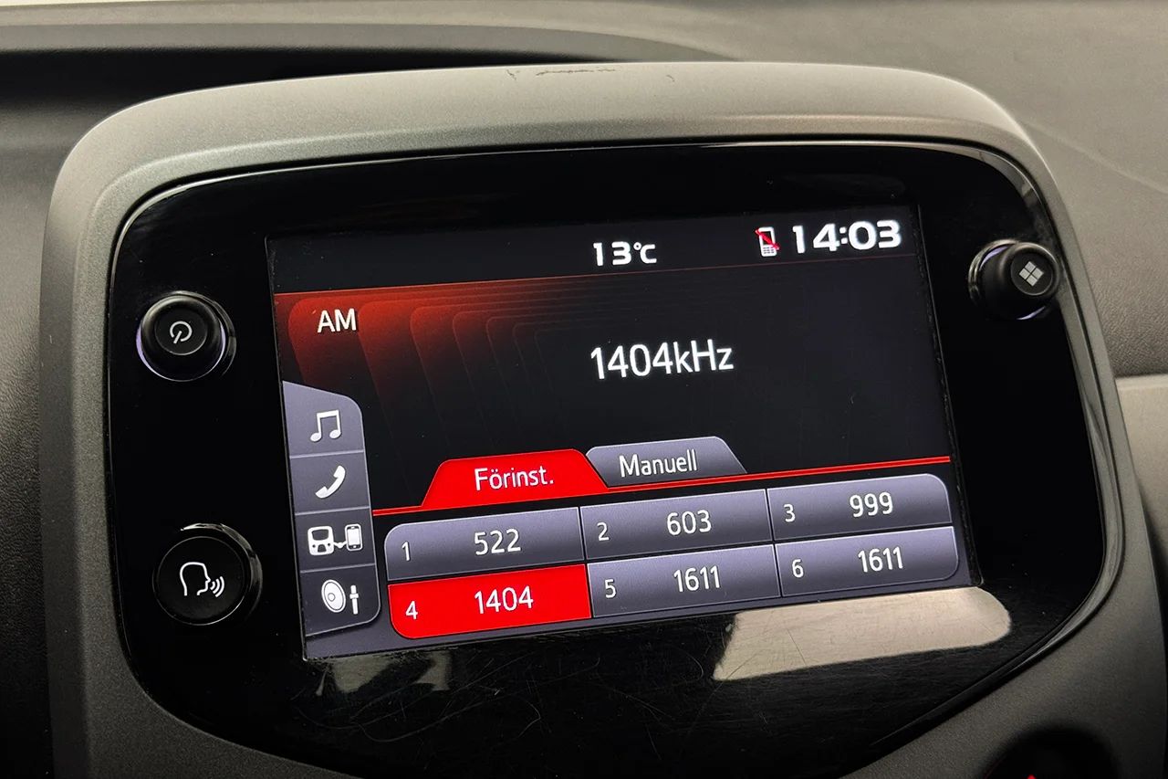 Toyota Aygo 5-dörr 1.0 VVT-i X-Play Kupévärmare Filassist Kamkedja 72hk – bild 22 av 27