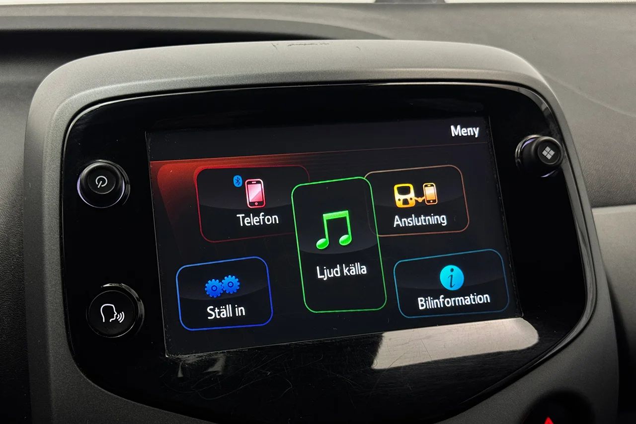 Toyota Aygo 5-dörr 1.0 VVT-i X-Play Kupévärmare Filassist Kamkedja 72hk – bild 21 av 27