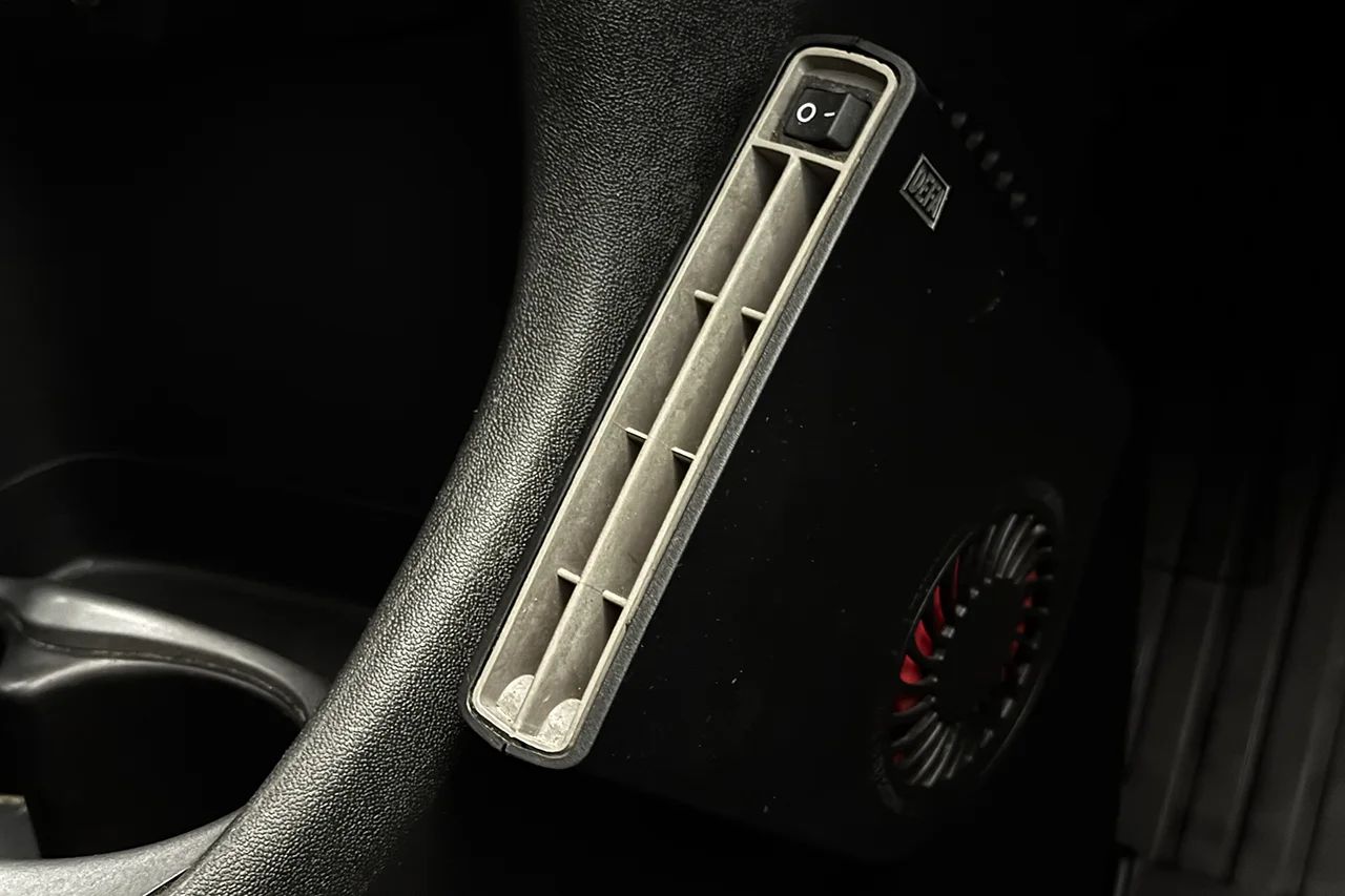 Toyota Aygo 5-dörr 1.0 VVT-i X-Play Kupévärmare Filassist Kamkedja 72hk – bild 25 av 27