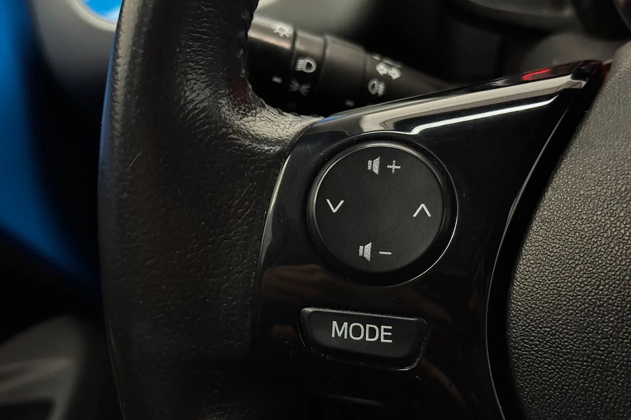 Toyota Aygo 5-dörr 1.0 VVT-i X-Play Kupévärmare Filassist Kamkedja 72hk – bild 18 av 27