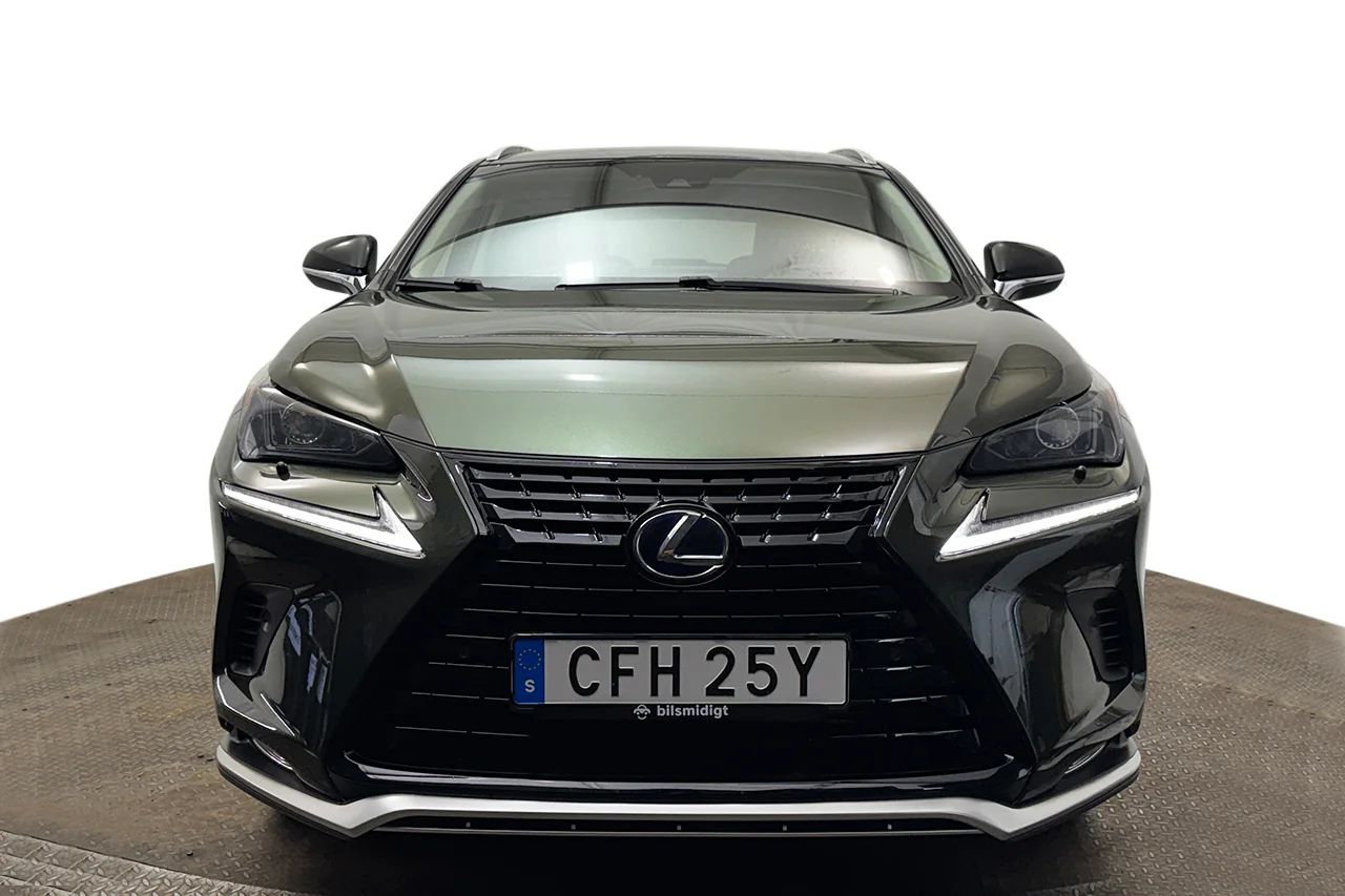 Lexus NX 300h AWD 2.5 Kyushu Läder Navi Keyless MOMS 197hk – bild 2 av 33