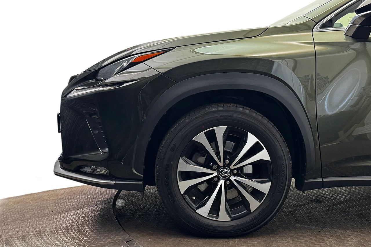 Lexus NX 300h AWD 2.5 Kyushu Läder Navi Keyless MOMS 197hk – bild 9 av 33