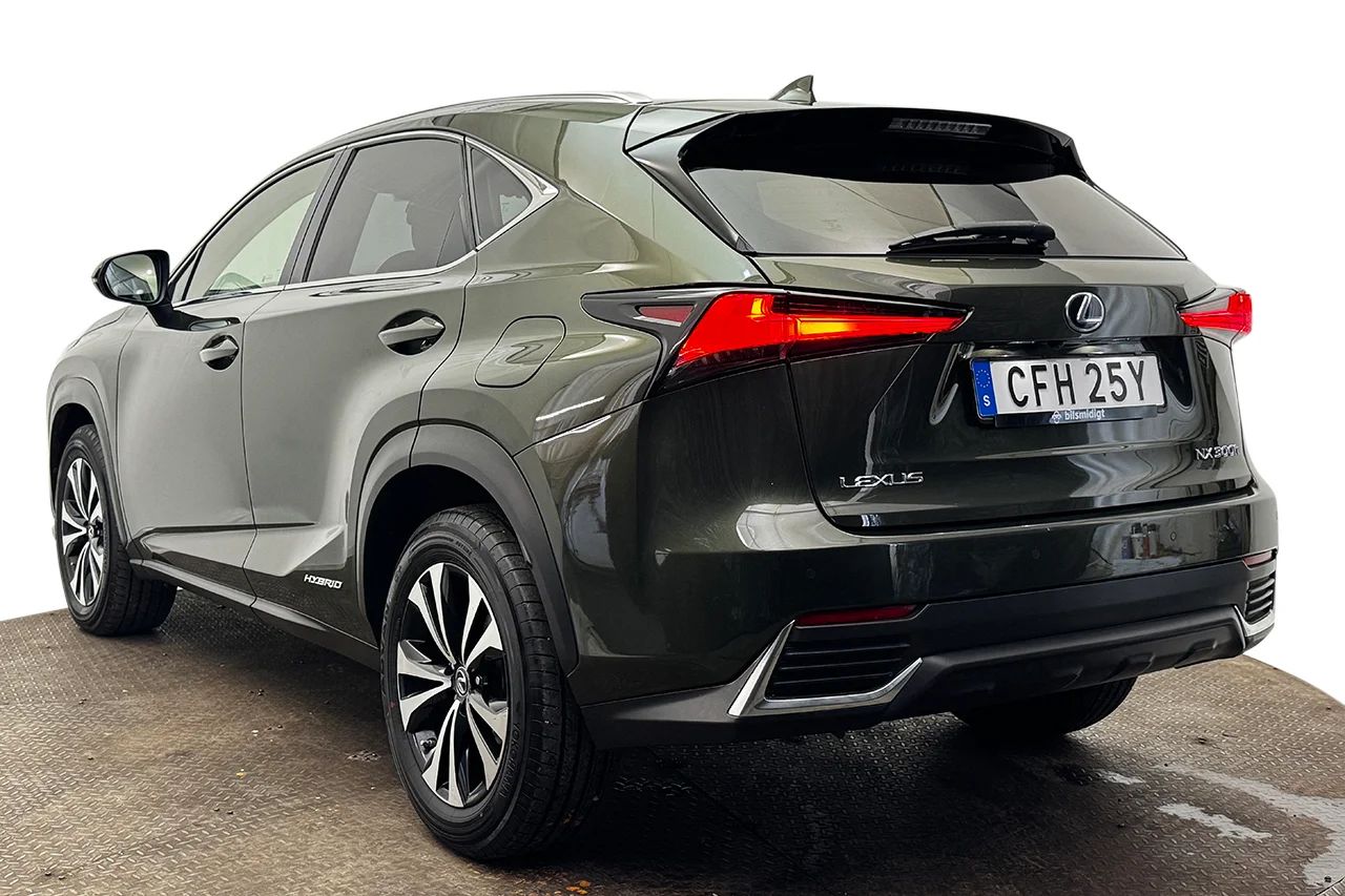 Lexus NX 300h AWD 2.5 Kyushu Läder Navi Keyless MOMS 197hk – bild 8 av 33