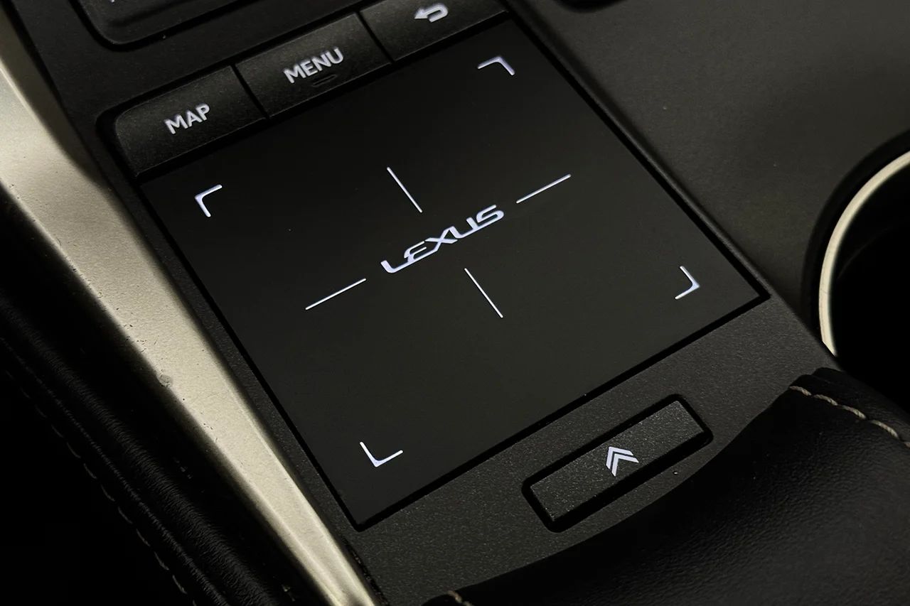 Lexus NX 300h AWD 2.5 Kyushu Läder Navi Keyless MOMS 197hk – bild 28 av 33