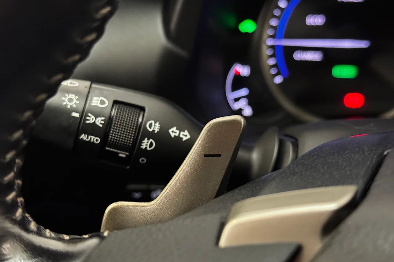 Lexus NX 300h AWD 2.5 Kyushu Läder Navi Keyless MOMS 197hk – bild 18 av 33