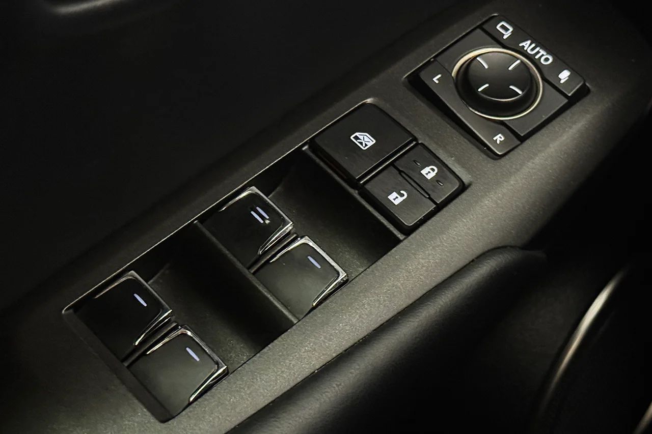 Lexus NX 300h AWD 2.5 Kyushu Läder Navi Keyless MOMS 197hk – bild 31 av 33