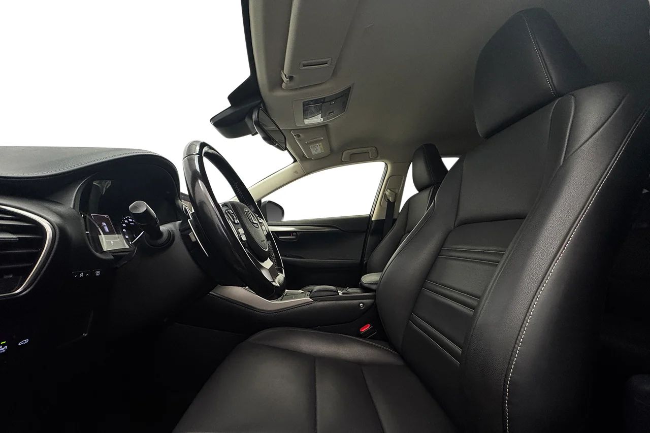 Lexus NX 300h AWD 2.5 Kyushu Läder Navi Keyless MOMS 197hk – bild 10 av 33