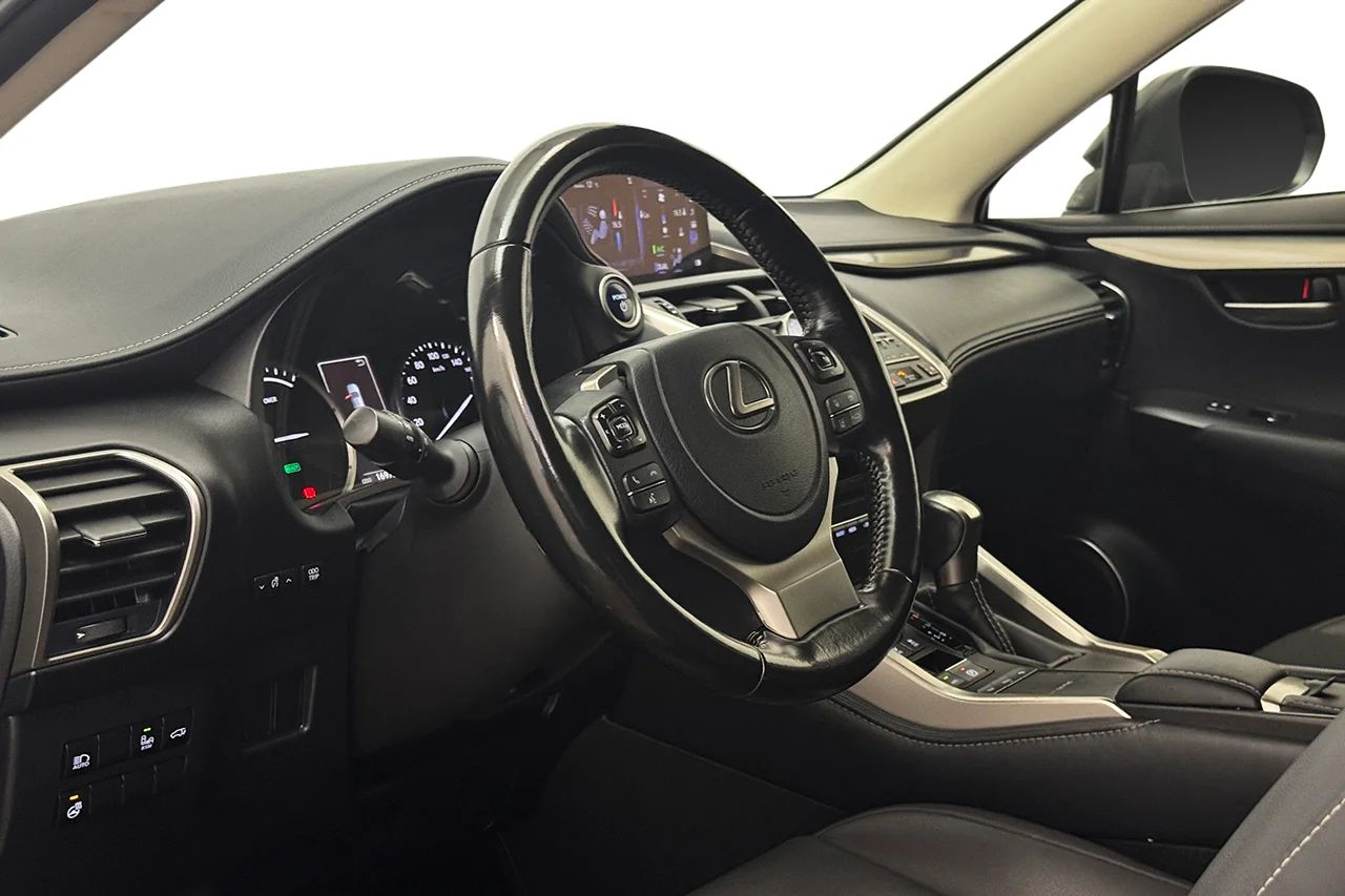 Lexus NX 300h AWD 2.5 Kyushu Läder Navi Keyless MOMS 197hk – bild 11 av 33